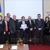 Prime Minister receives representatives of Romanian friendship organisations with Vietnam