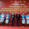 NA Vice Chairman presents Tet gifts to locals in Thai Binh