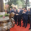 Party leader offers incense at Thang Long Imperial Citadel