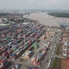 Vietnam, China look towards stronger trade ties
