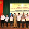 Beneficiados estudiantes en Nghe An de becas Vallet