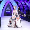 "Reina de vestidos de boda" japonesa impresiona al público vietnamita