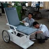 Exprimer japonés dona sillas de ruedas a niños de agente naranja