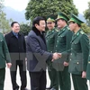 El presidente de Vietnam, Truong Tan Sang, visitó la guardia de fronteras de la puerta fronteriza de Tra Linh