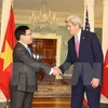 Vicepremier de Vietnam dialoga con John Kerry en Washington