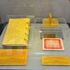 En desarrollo exposición de libros dorados de la última dinastía vietnamita