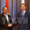 Primer ministro de Vietnam continúa visita en Rusia