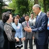 Barack Obama visita palafito del Presidente Ho Chi Minh