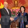 Líder parlamentaria de Vietnam recibe a embajadores de Rusia y Japón