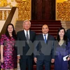 Premier de Vietnam se reúne con director regional de OMS
