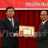 Otorgan Medalla de Amistad a consulado general vietnamita en Laos