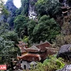 Antigua pagoda en seno de patrimonio mundial Trang An