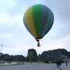 Desde las alturas es posible tener una vista diferente de la famosa Bahía vietnamita de Ha Long, con un paseo en globo aerostático (Fuente: VNA) 