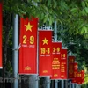 Calles de Hanoi adornadas con banderas nacionales y flores en saludo al Día Nacional
