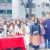 Estudiantes extranjeros experimentan ambiente del Año Nuevo Lunar en Vietnam