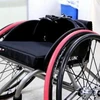 Thanh Hoa entrega sillas de ruedas a niños con discapacidad 