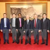 Líder partidista vietnamita recibe a dirigentes de AIIB y de grupo Sunwah 