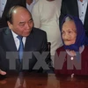 Premier vietnamita visita a madres heroicas en ocasión del Tet