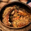 Famoso pescado cocinado a fuego lento de Dai Hoang