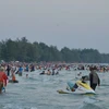 Aumenta cantidad de turistas en playas de Camboya en Año Nuevo Lunar