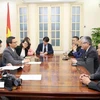 Viceprimer ministro de Vietnam recibe al presidente del periódico japonés