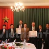 Vietnam otorga sello conmemorativo a políticos checos 