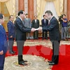 Presidente de Vietnam recibe a nuevos embajadores