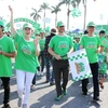 Realizan caminata en Hanoi en saludo a la Hora del Planeta
