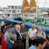 Presidente de Israel visita Bahía de Ha Long