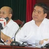 Presidente del Comité Popular de Hanoi dialoga con pobladores de Dong Tam