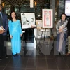 Presentan en Toronto libros y cuadros sobre Ho Chi Minh