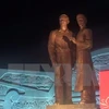 Develan en Vietnam monumento de Ho Chi Minh y su padre