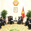 Premier vietnamita dialoga con dirigentes empresariales chinos 