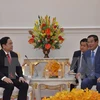 Dirigentes de Camboya reciben a presidente del Frente de la Patria de Vietnam 