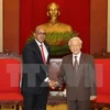 El secretario general del Partido Comunista de Vietnam (PCV), Nguyen Phu Trong, recibe al embajador de Cuba, Herminio López Díaz 