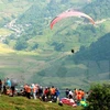 Reportan nutrida participación en festival de parapente en Yen Bai