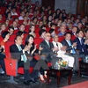 Premier de Vietnam asiste al programa artístico por centenario de la Revolución de Octubre
