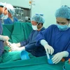 Vietnam realiza con éxito primer trasplante de células madre para tratar fibrosis pulmonar