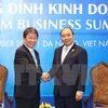 Premier vietnamita recibe a ministro japonés de Revitalización Económica