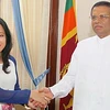 La embajadora de Vietnam en Sri Lanka y Maldivas, Phan Kieu Thu, y el presidente de Sri Lanka, Maithripala Sirisena