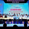Otorgan premios a estudiantes vietnamitas por sus destacados estudios científicos