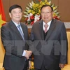 Máximo dirigente de Laos dialoga con presidente de Asociación de Amistad Vietnam- Laos