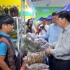 Reportan nutrida participación en primer mercado de ginseng Ngoc Linh en 2018 