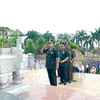 Delegación del Ejército Royal de Camboya rinde homenaje a mártires voluntarios vietnamitas