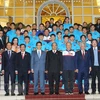 Premier Xuan Phuc exhorta a extender fuerza de voluntad del equipo nacional