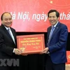 Premier de Vietnam ensalza la labor y el empeño del diario Nhan Dan