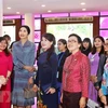 Cónyuges de líderes de GMS visitan museo de mujeres vietnamitas 