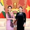 Presidenta del Parlamento de Vietnam destaca papel femenino al recibir a consejera de Estado de Myanmar 