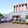 Más de 50 mil visitan Mausoleo de Ho Chi Minh en días festivos 