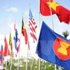 Escritores de ASEAN intercambian en Laos
